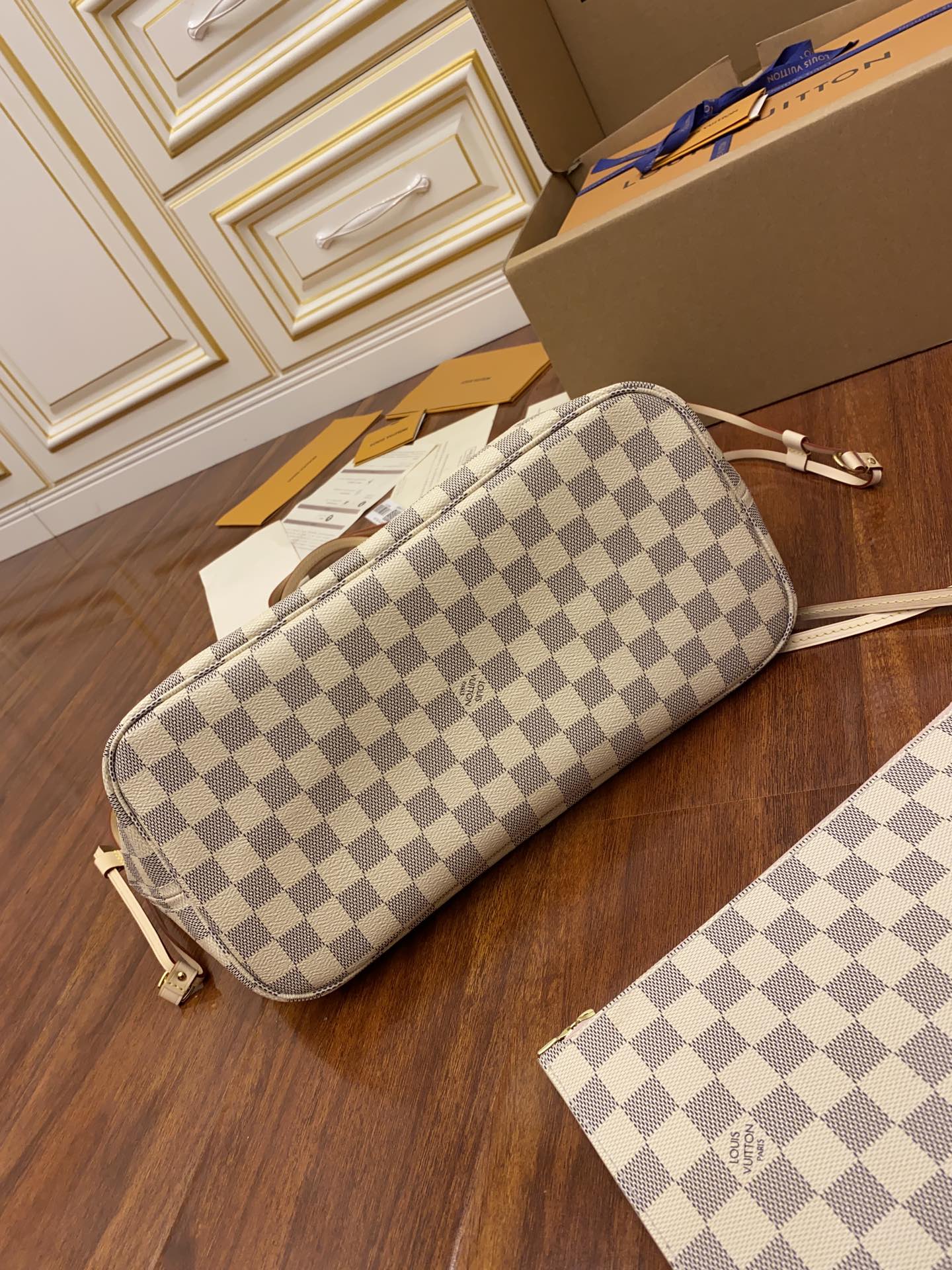 LV Bag 21
