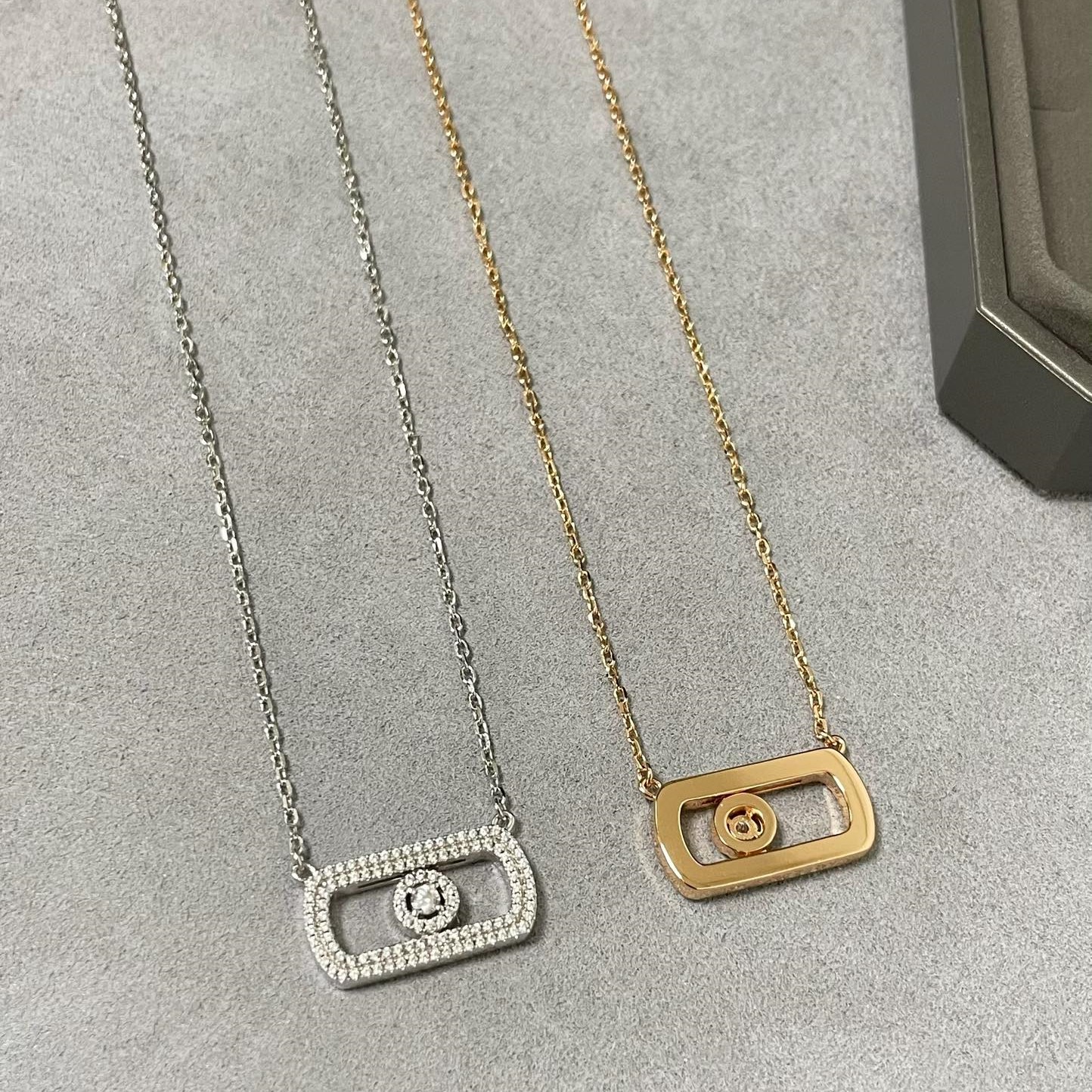 Move Necklace with One Big Diamond