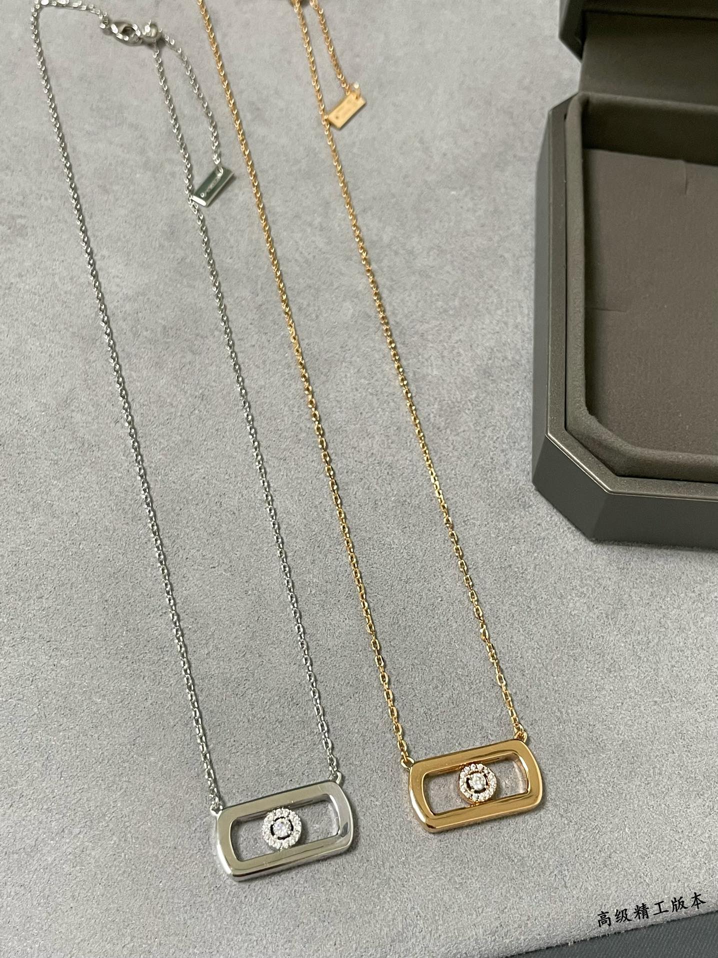 Move Necklace with One Big Diamond