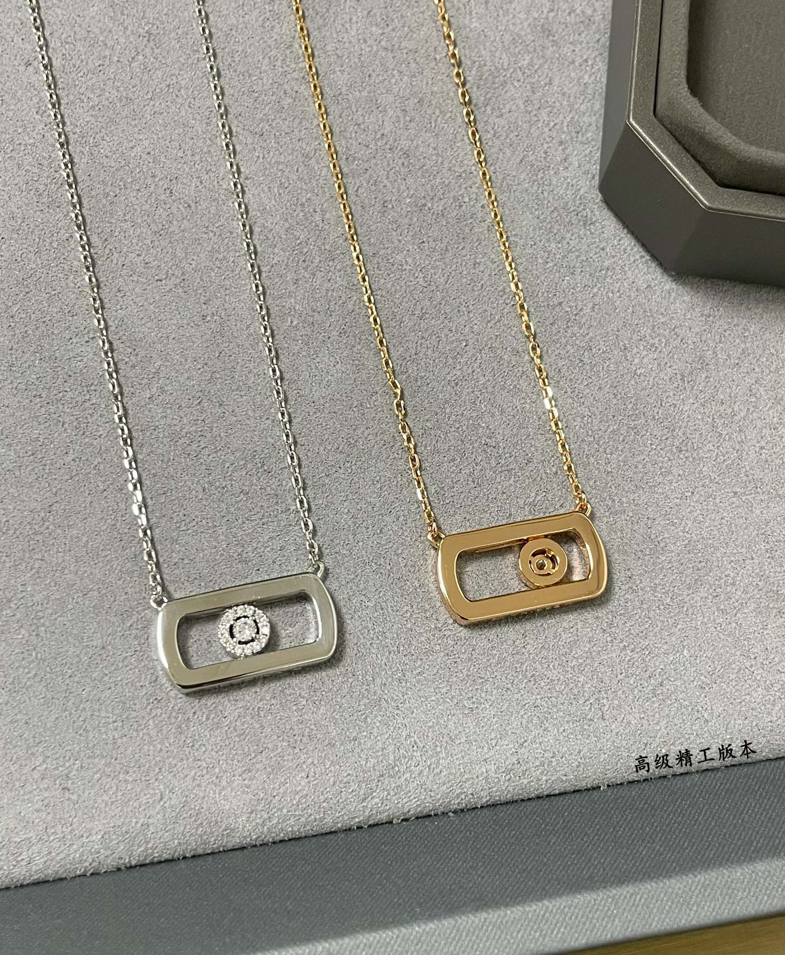 Move Necklace with One Big Diamond