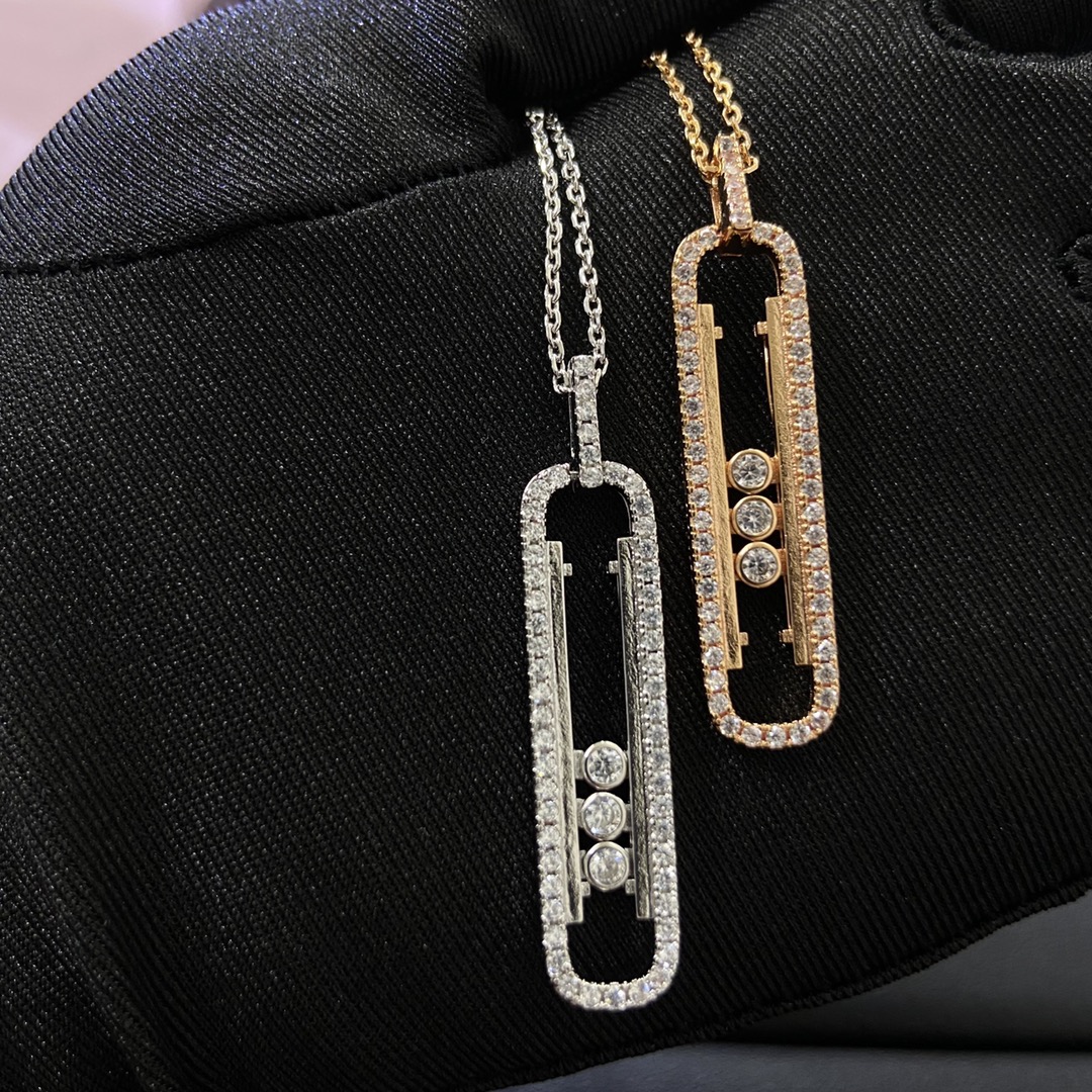 Move Necklace with Three Big Diamonds