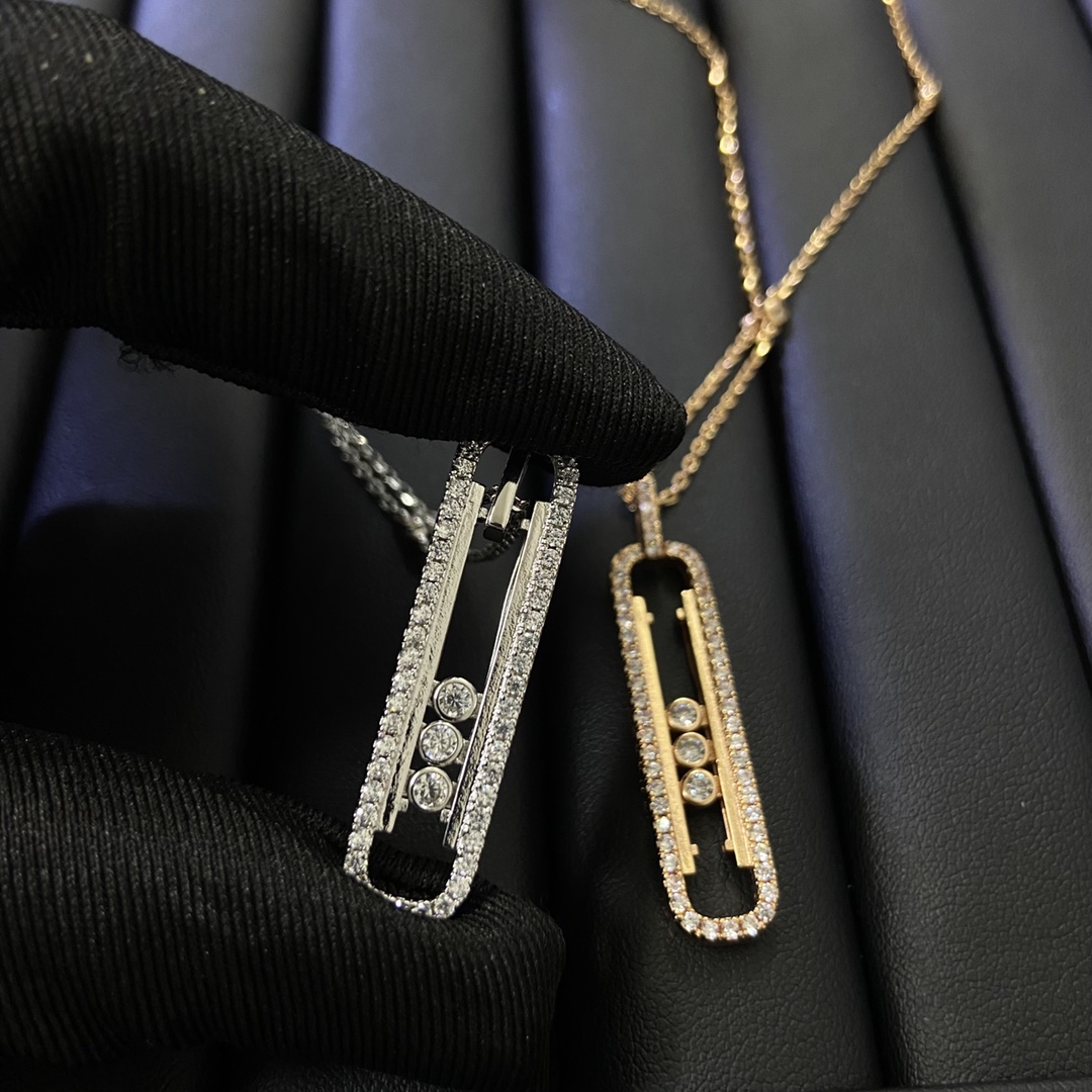 Move Necklace with Three Big Diamonds
