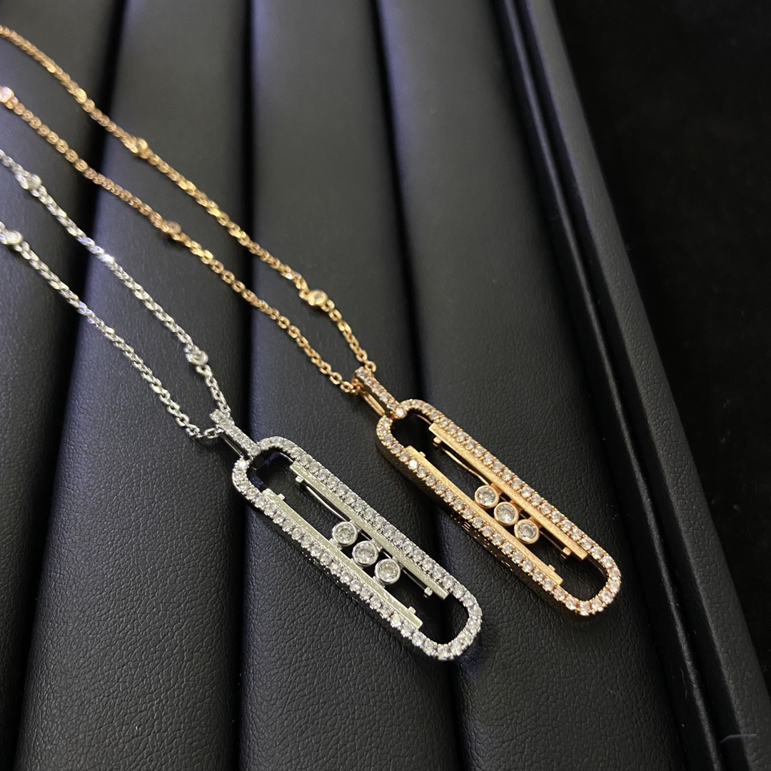 Move Necklace with Three Big Diamonds