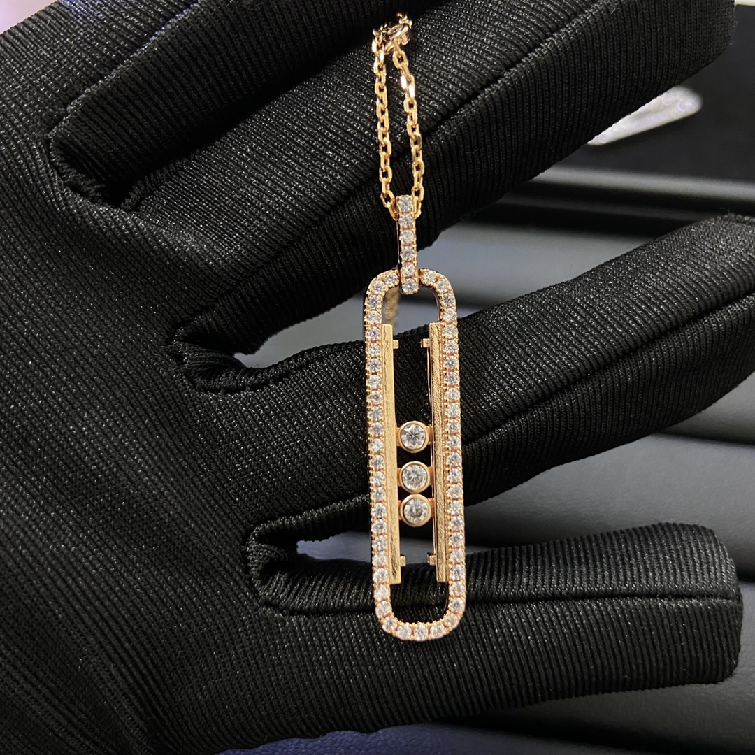 Move Necklace with Three Big Diamonds