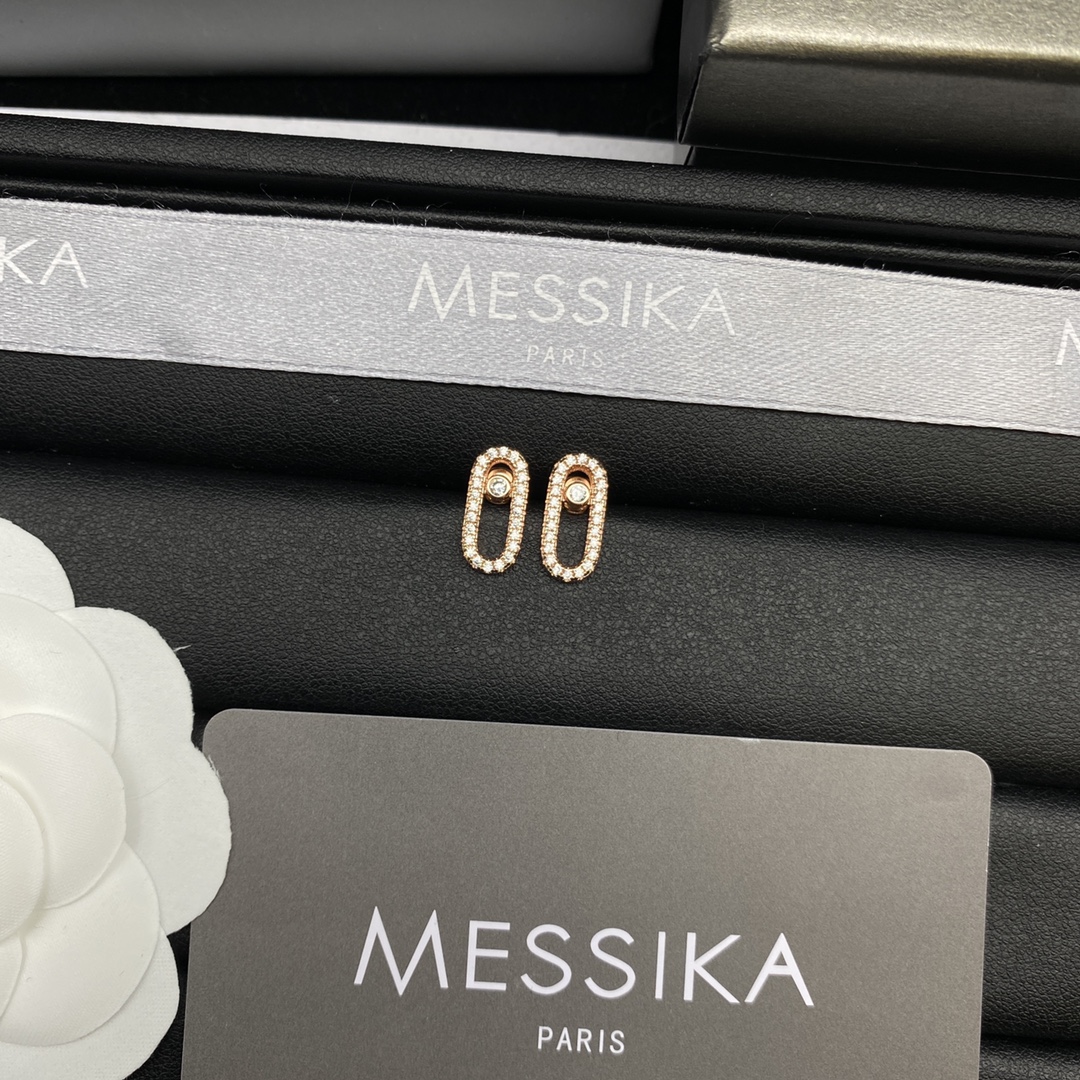 Move Earrings with Full Diamonds