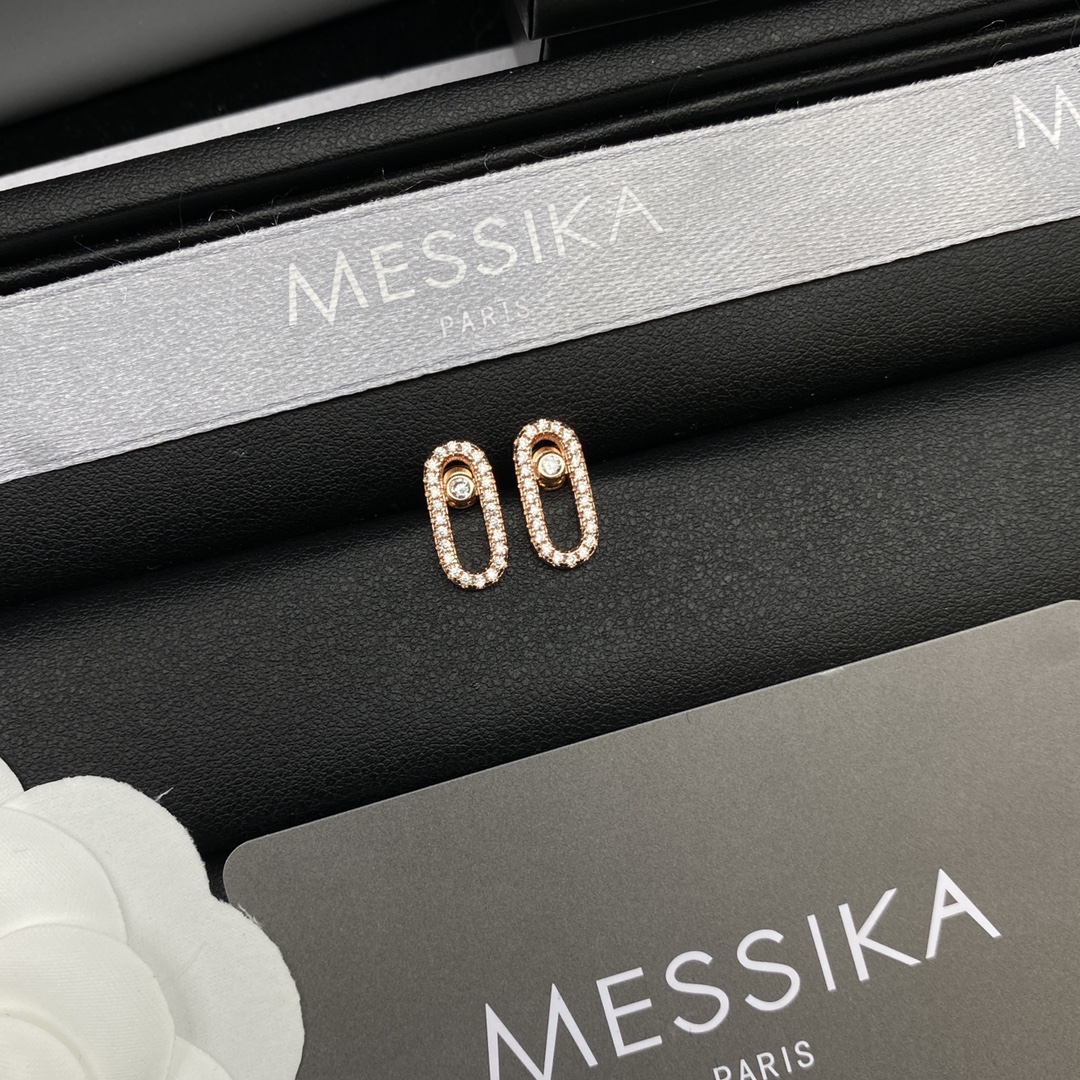 Move Earrings with Full Diamonds