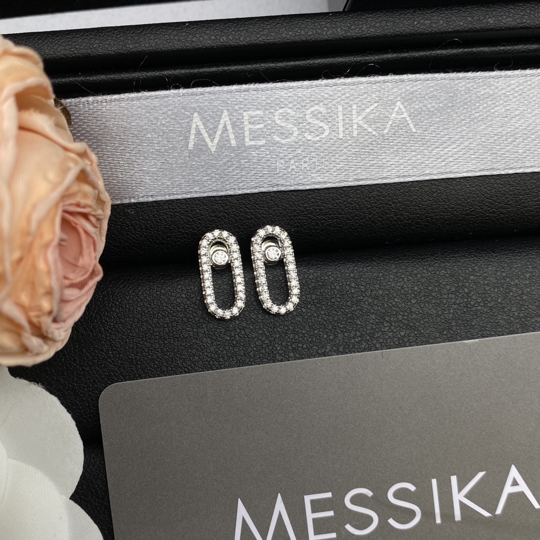 Move Earrings with Full Diamonds