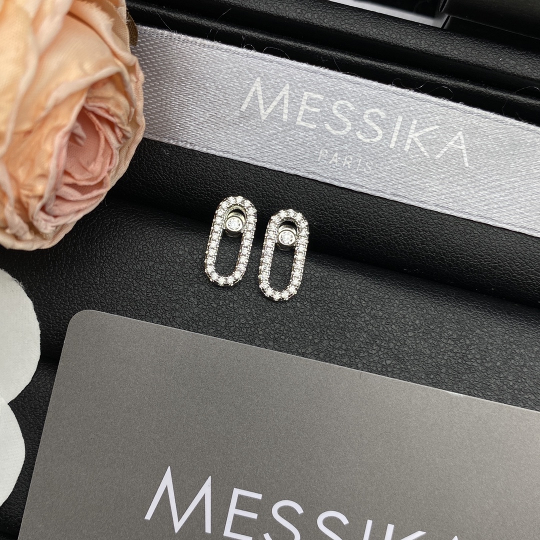 Move Earrings with Full Diamonds