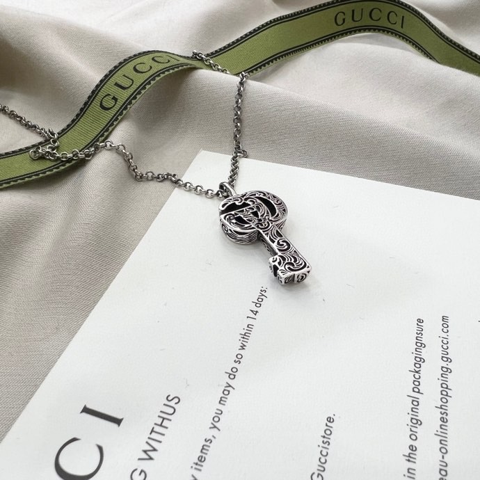Double G Vintage Vine-carved Key Necklace