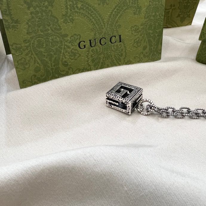 Square G necklace