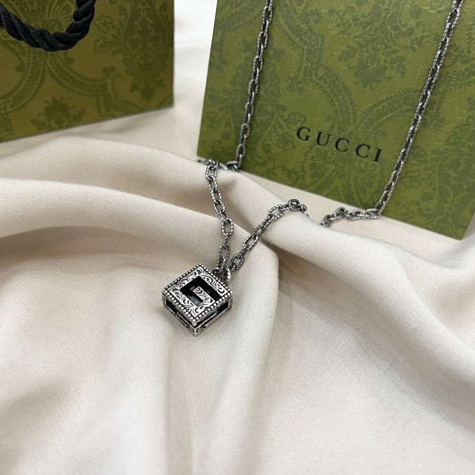 Square G necklace