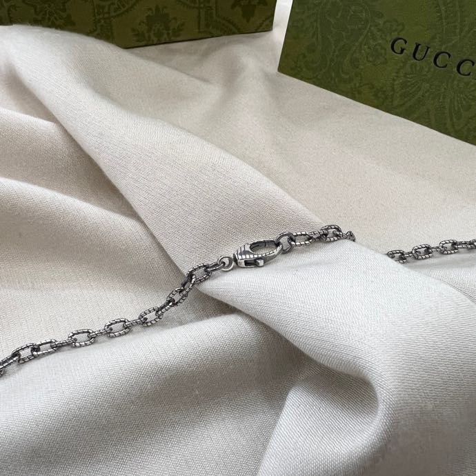 Square G necklace