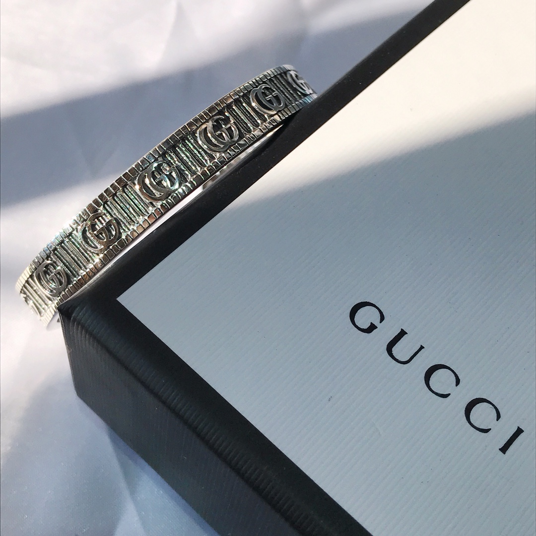Double G Engraved Bracelet
