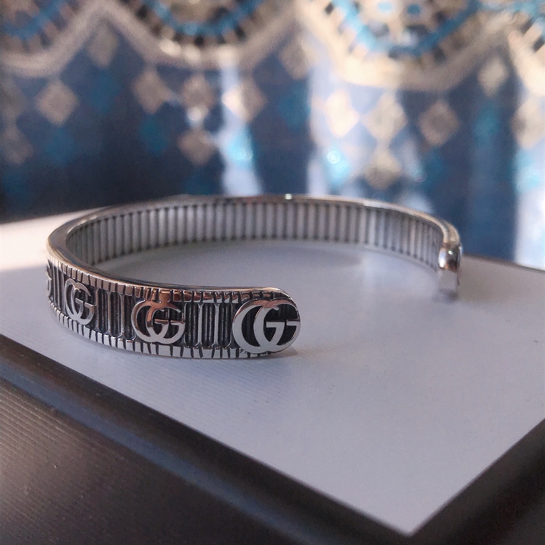 Double G Engraved Bracelet