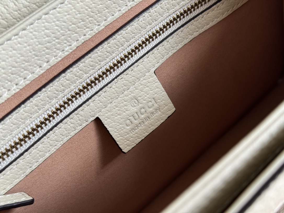 QueenMargaret Bag White