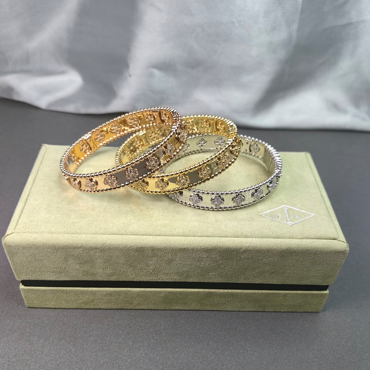 Kaleidoscope Bracelet with Full Diamonds