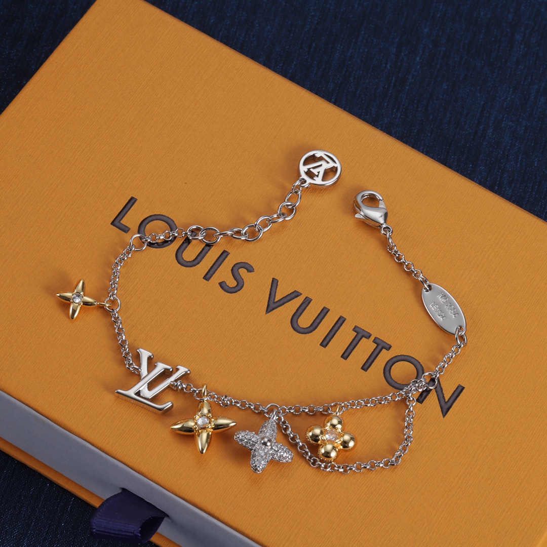 Alphabet 4 Flower Bracelet with Diamonds