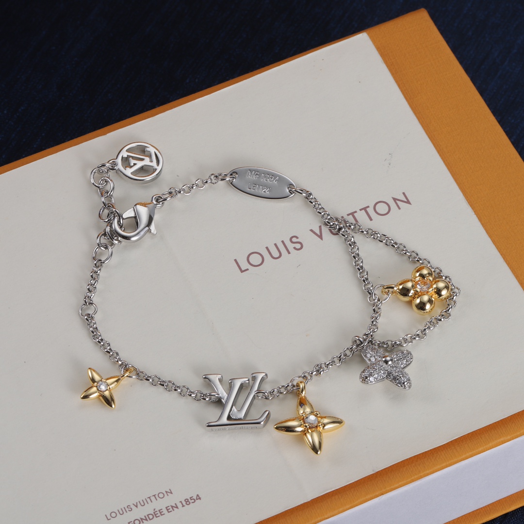 Alphabet 4 Flower Bracelet with Diamonds