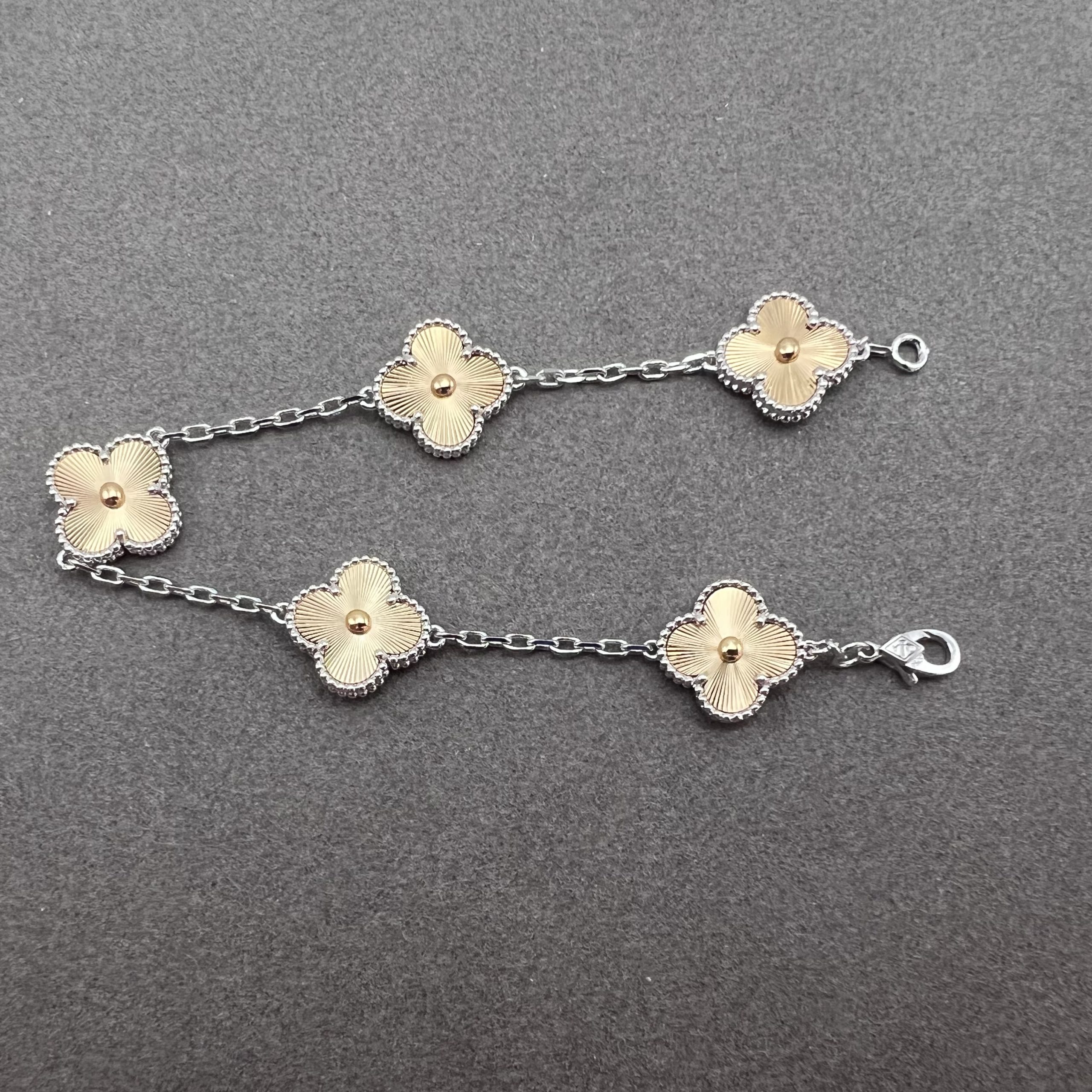 Holiday Alhambra 5 Motif Bracelet 2024