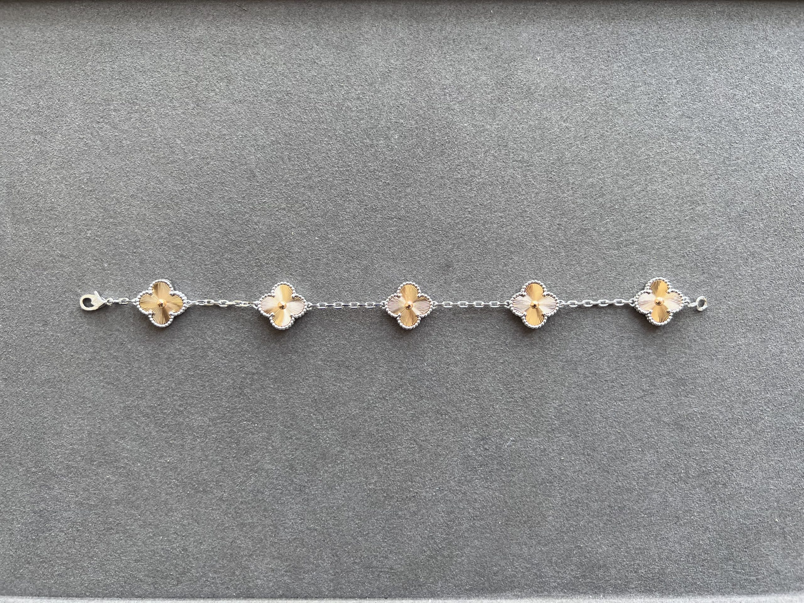 Holiday Alhambra 5 Motif Bracelet 2024