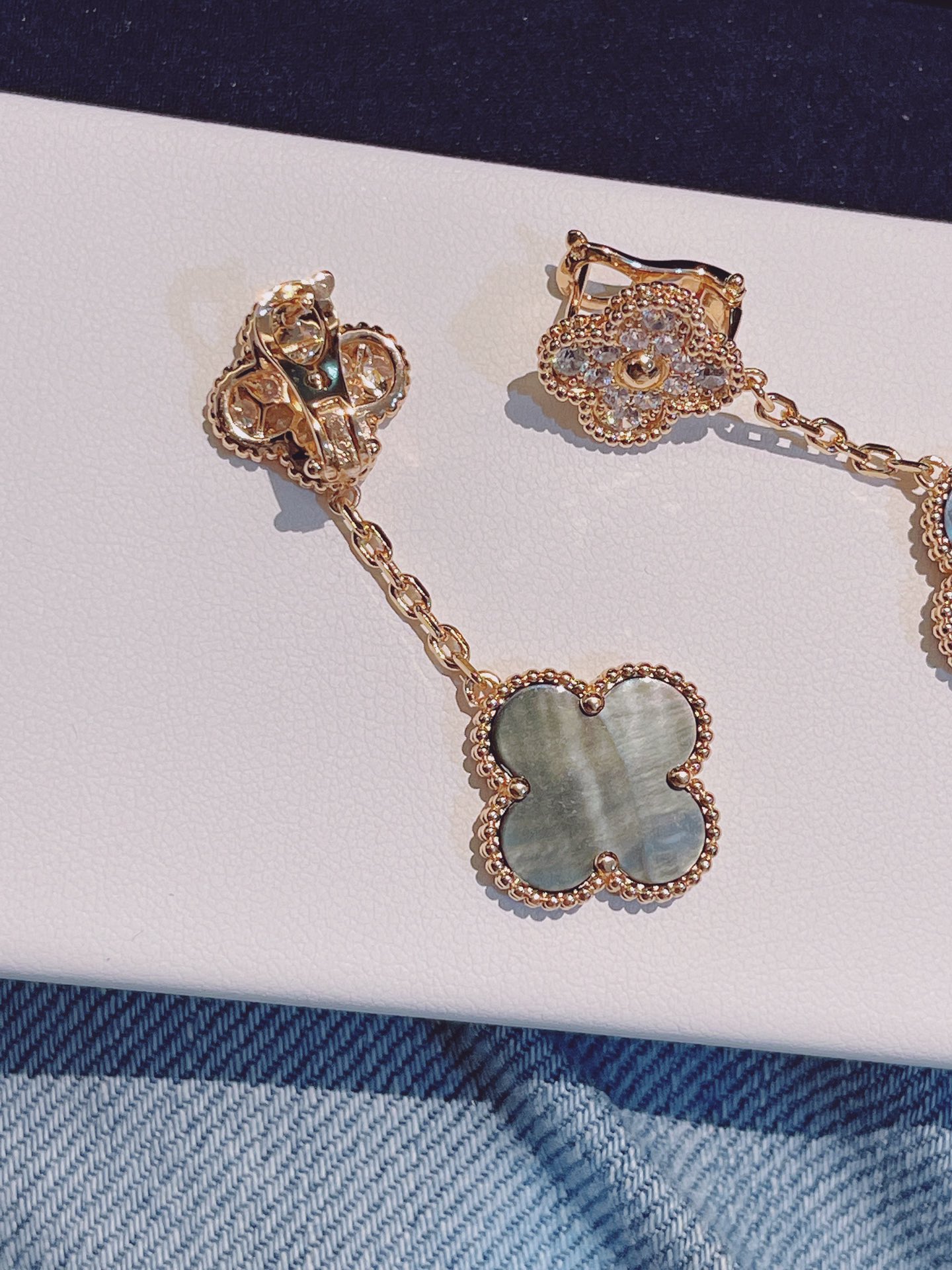 Alhambra 2 Motif Grey Mother-of-Pearl Earrings with Full Diamonds