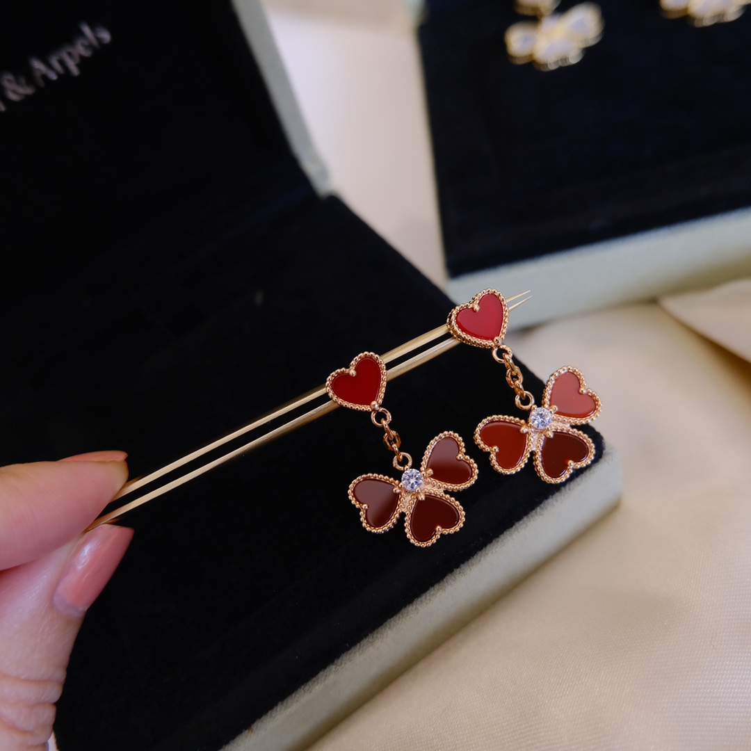 Sweet Alhambra Heart Earrings