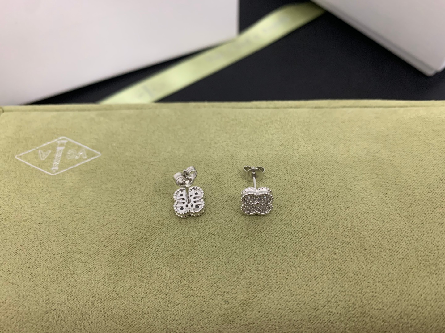 Sweet Alhambra Earrings with Full Diamonds