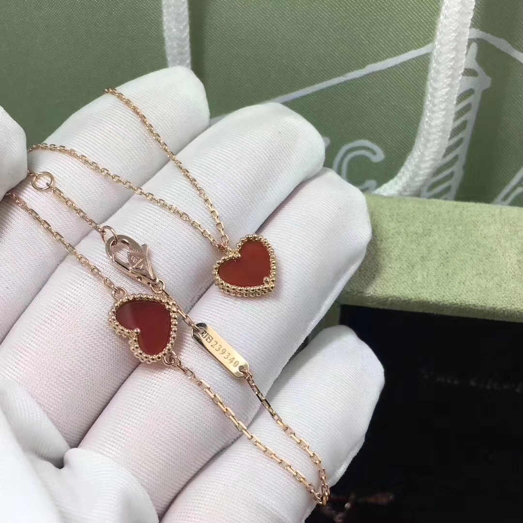 Sweet Alhambra Heart Necklace