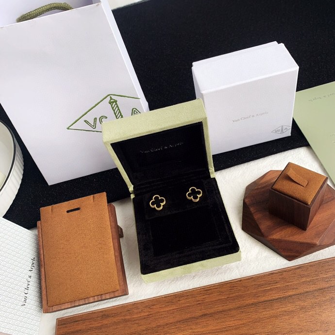 Sweet Alhambra Onyx Earrings