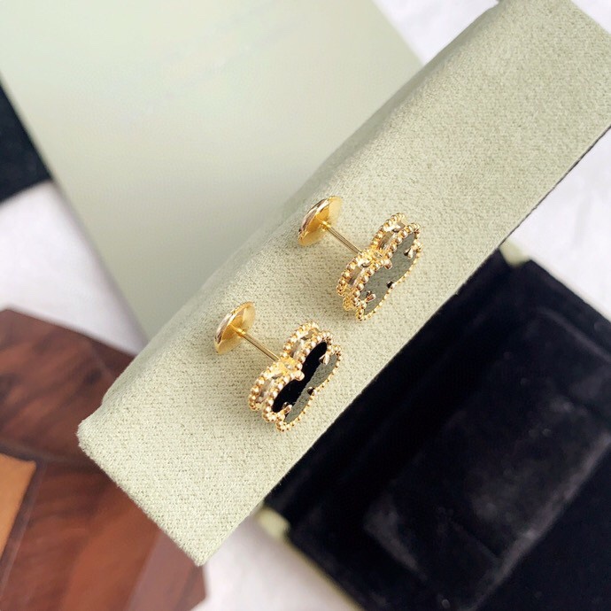 Sweet Alhambra Onyx Earrings