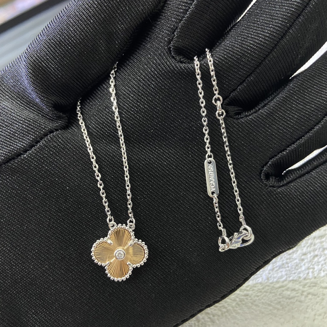 Holiday Alhambra Pendant 2024 in Guilloche Necklace