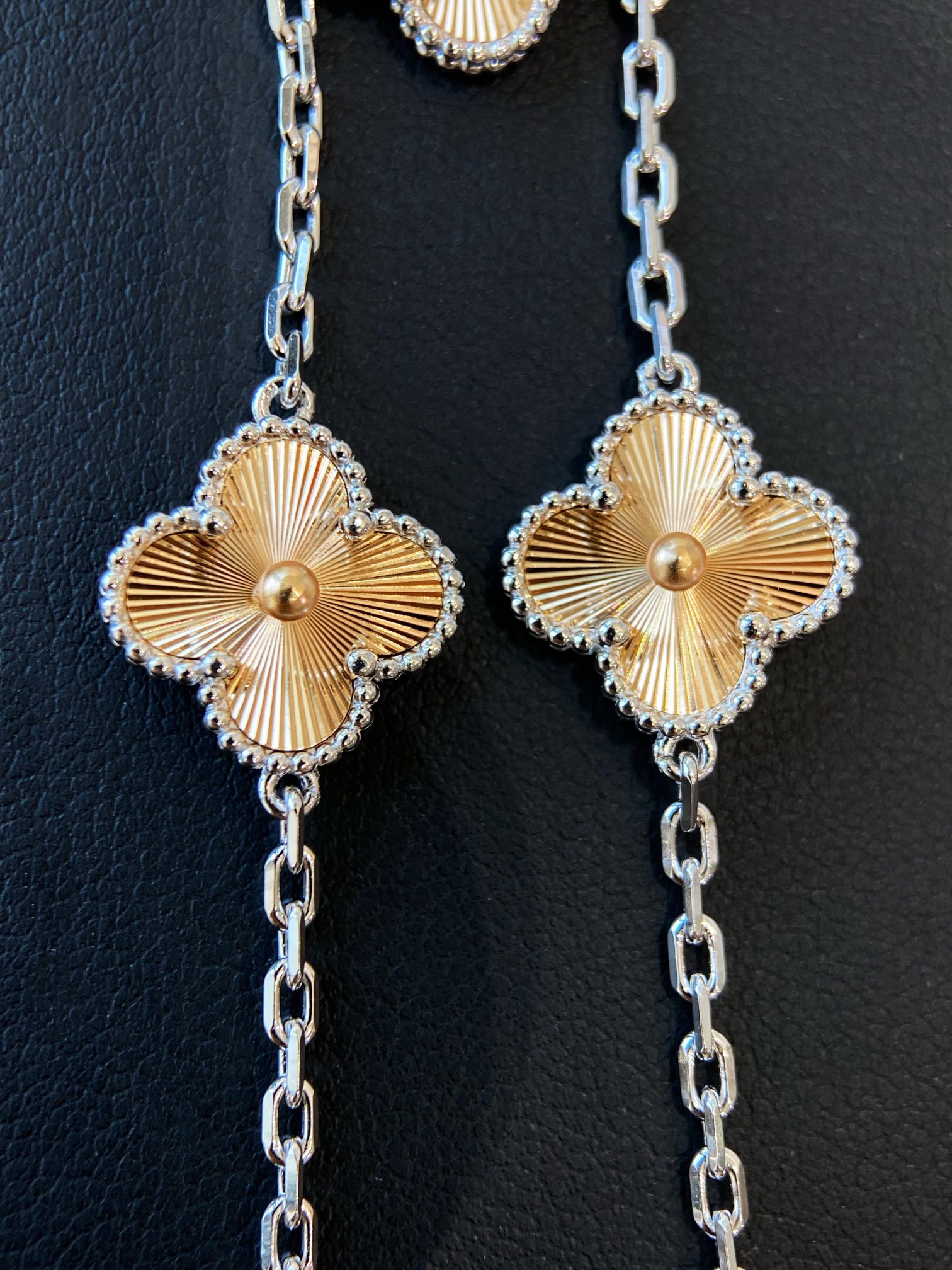 Holiday Alhambra 5 Motif Bracelet 2024