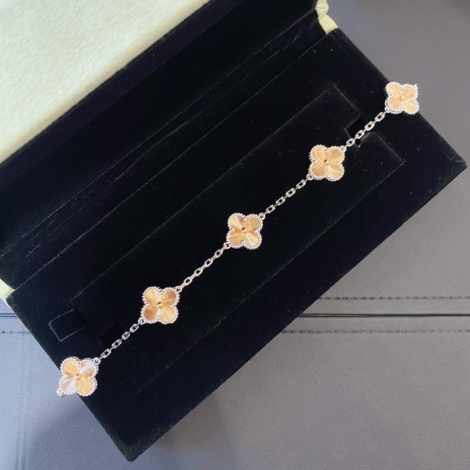 Holiday Alhambra 5 Motif Bracelet 2024