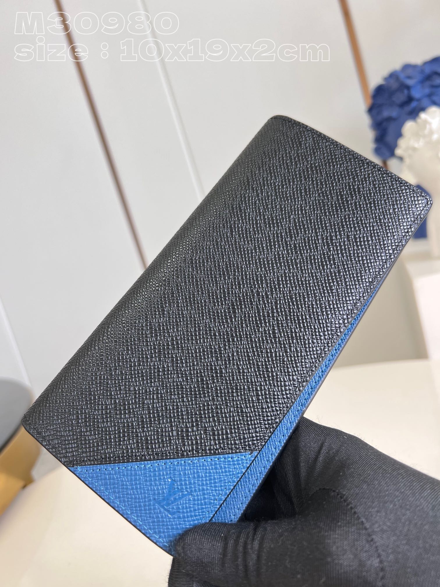 The Brazza wallet in Louis Vuitton M30980 has the rich texture of Taga leather and the traditional