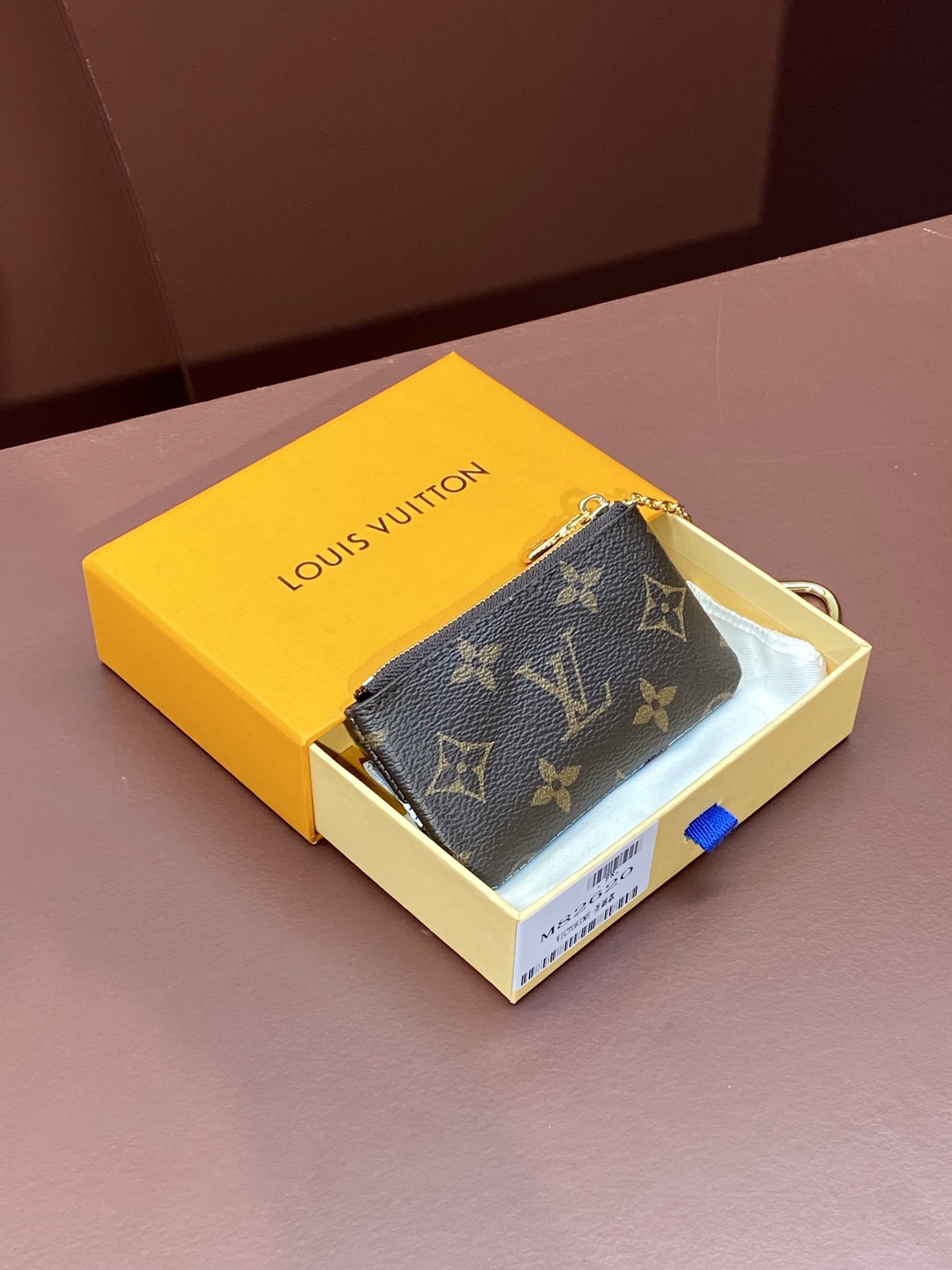 Louis Vuitton Christmas model M82620 Old Flower! Reminiscent of a sunny beach day
