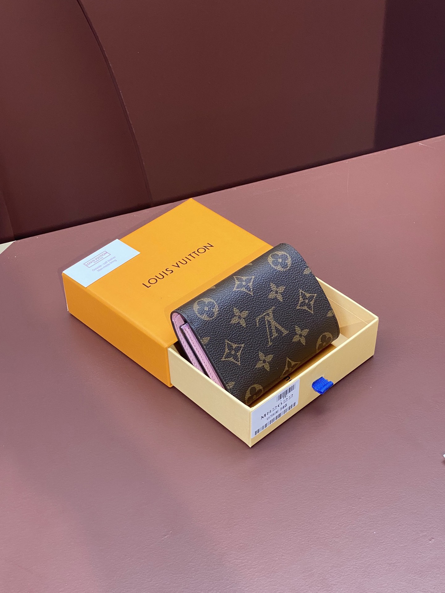 Louis Vuitton Christmas M82622 VICTORINE Wallet The Christmas-themed Victorine wallet is crafted