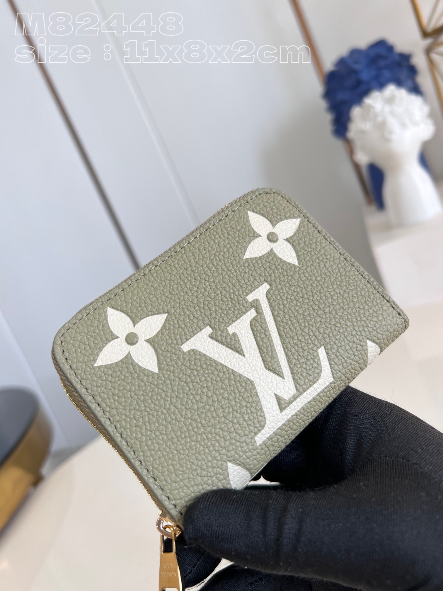Louis Vuitton M82448 green ZIPPY bag in Monogram Empreinte grained leather with Monogram pattern in