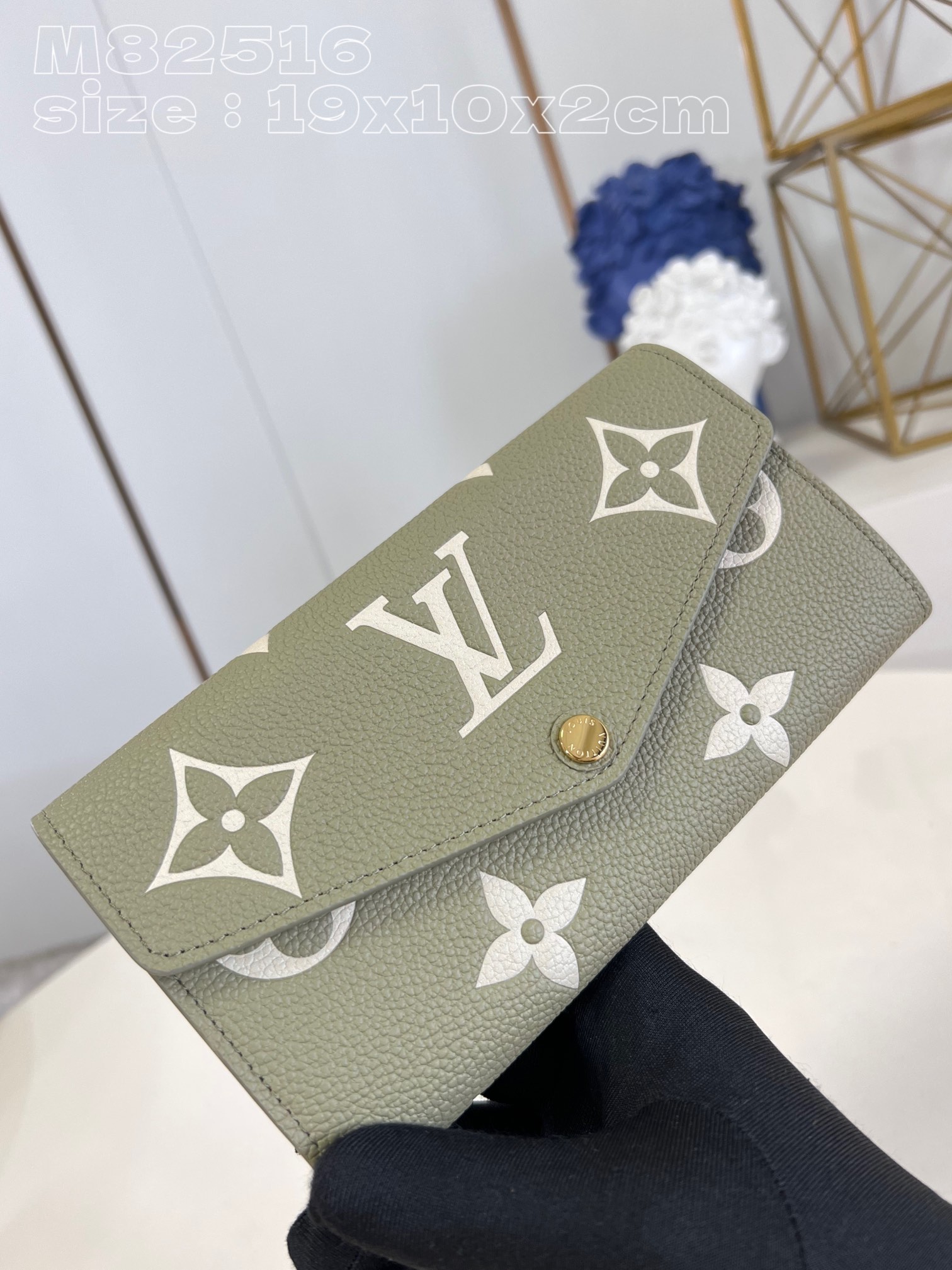 Louis Vuitton M82516 Green The Louis Vuitton Sarah bag is crafted in colorful Monogram Empreinte