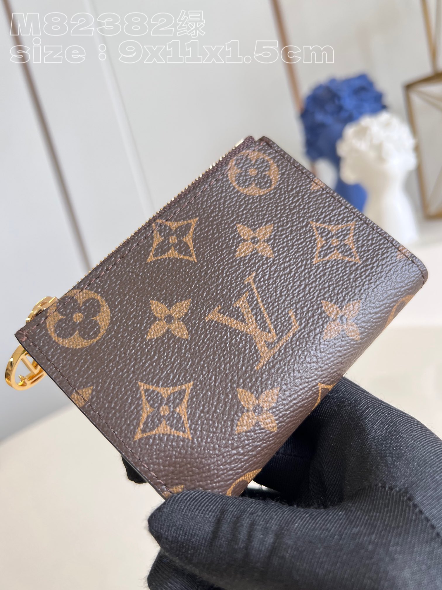 Louis Vuitton M82382 Green Portefeuille Lisa is made of Monogram canvas and lined