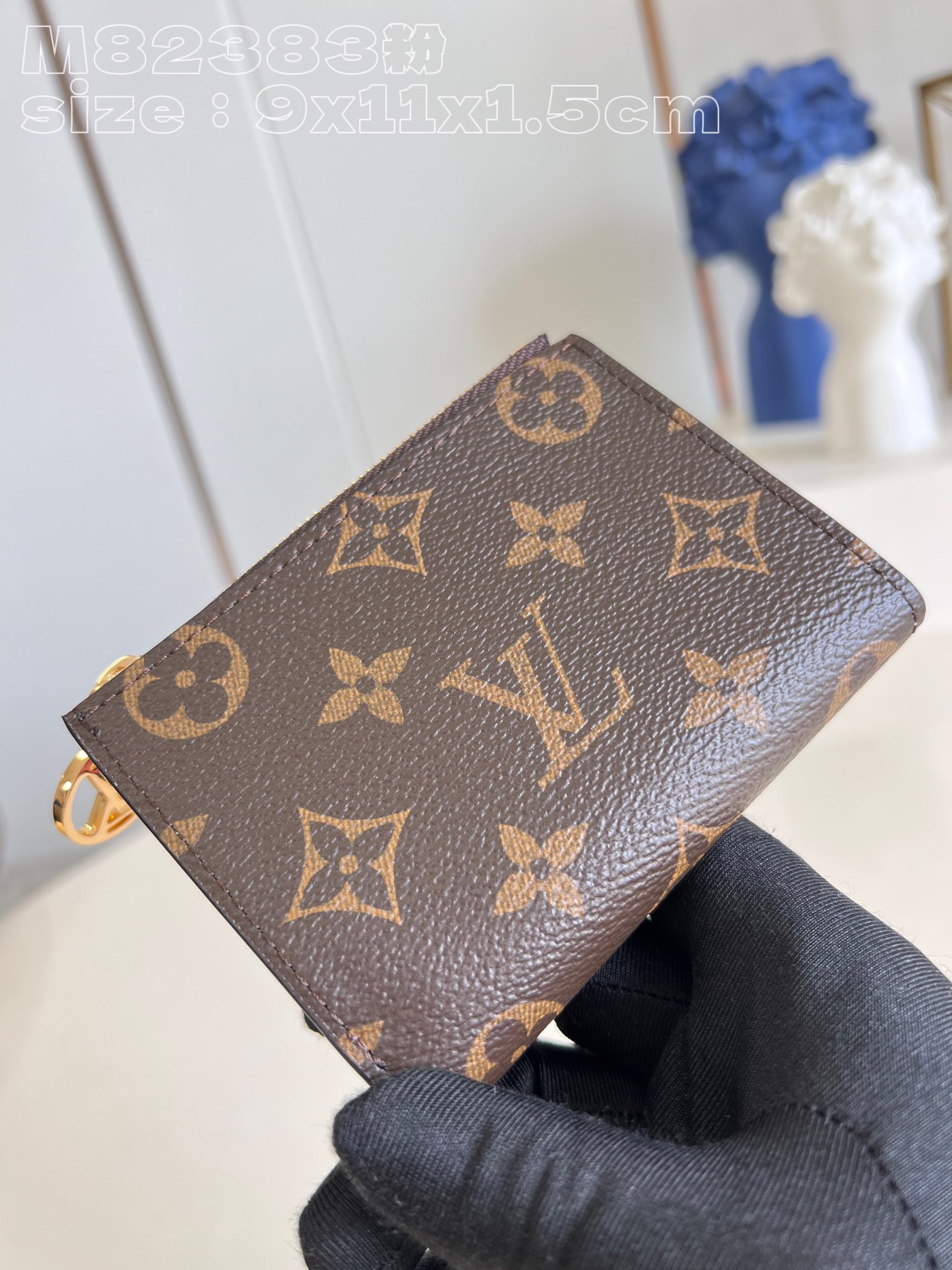 Louis Vuitton M82383 Pink Portefeuille Lisa is made of Monogram canvas and lined with colorful