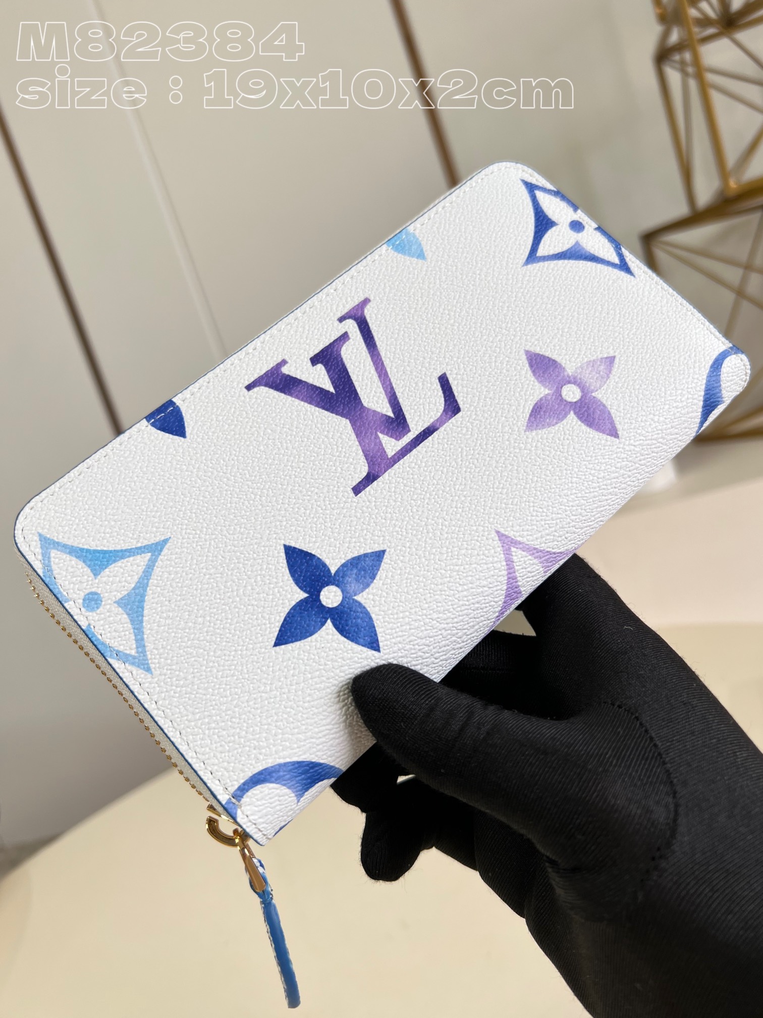 Louis Vuitton M82384 zippy wallet in blue is made of canvas with an oversized monogram pattern