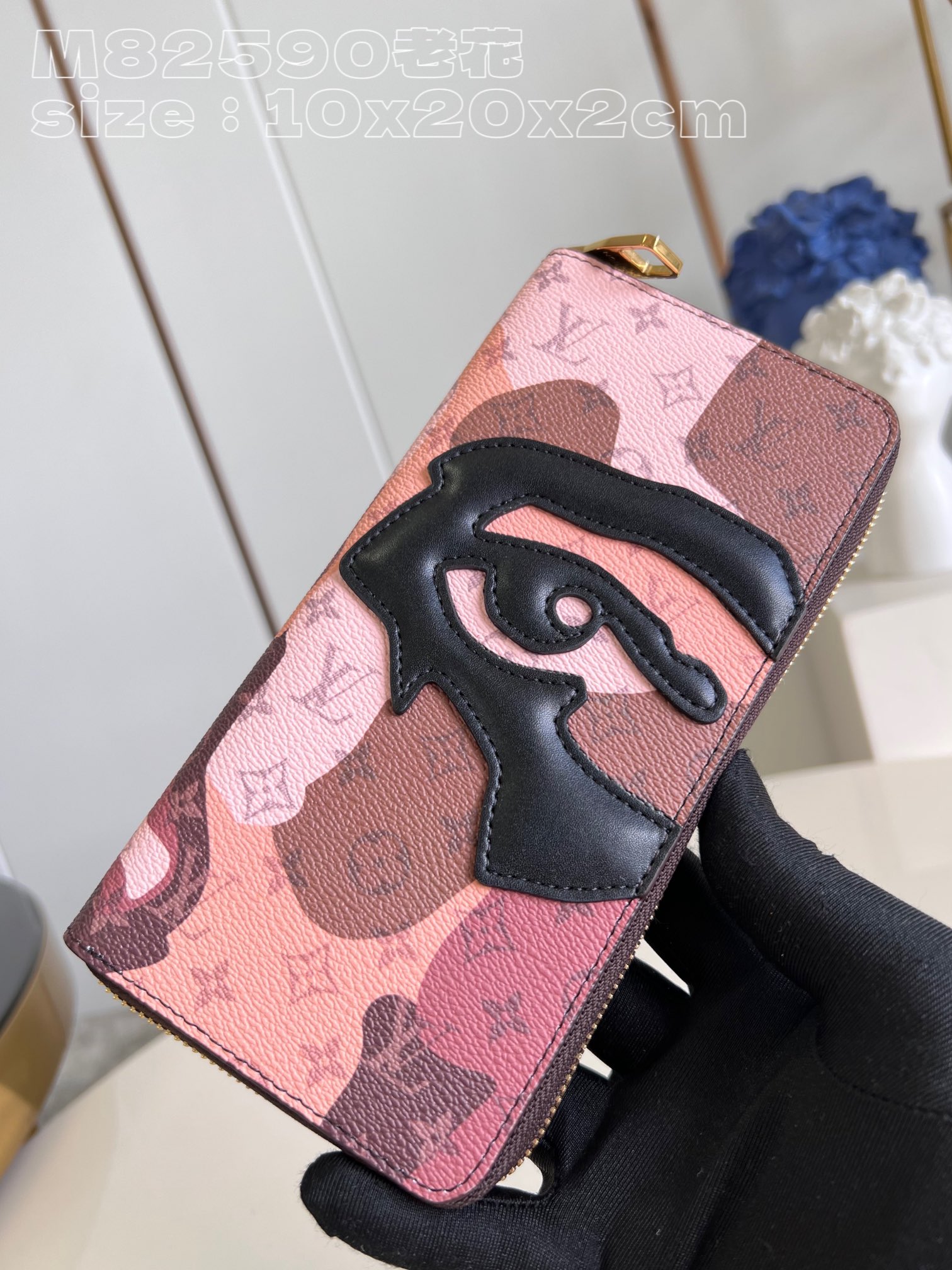 Louis Vuitton M82590 Zippy Vertical bag in Monogram canvas and cowhide leather
