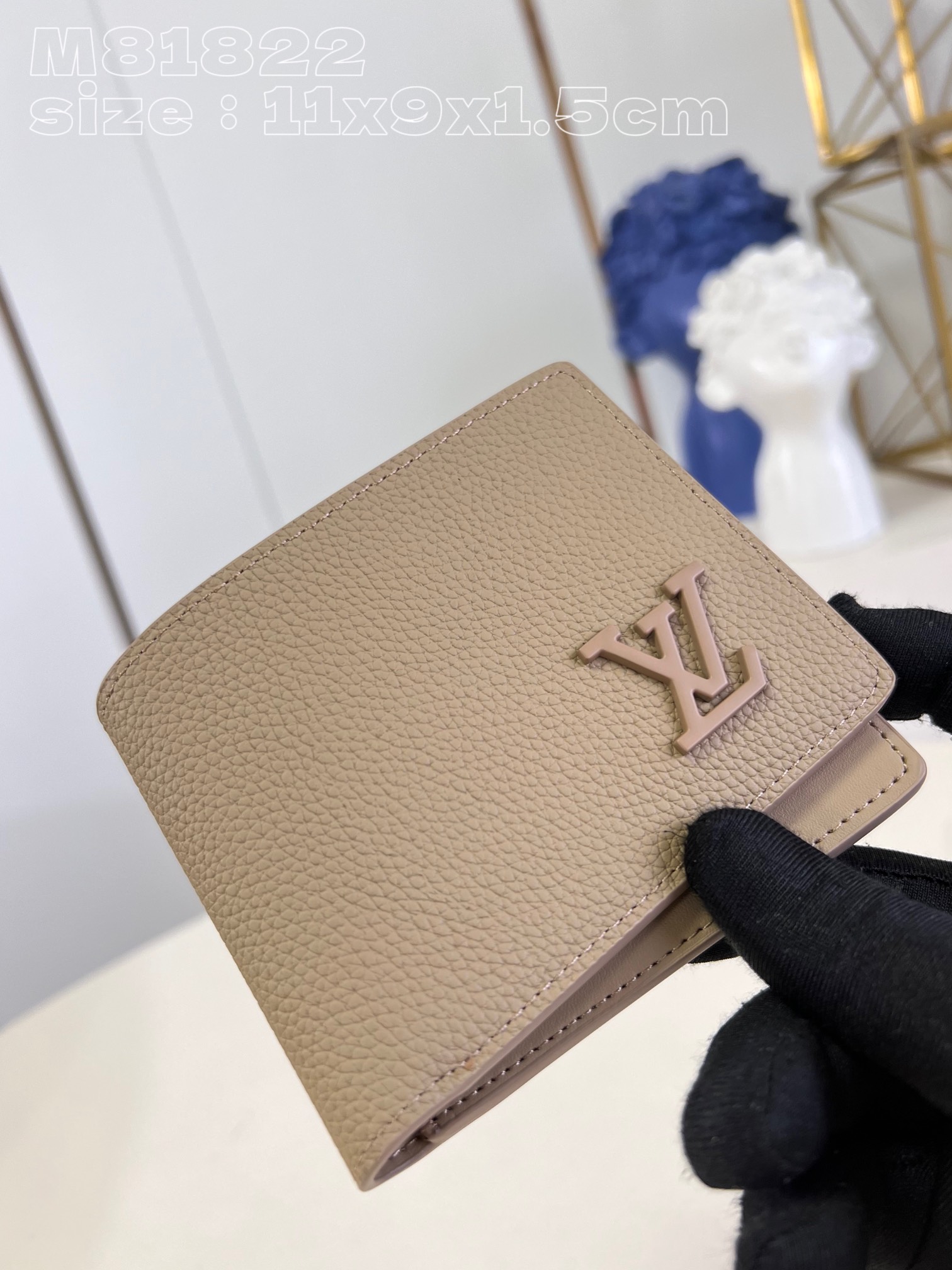 Louis Vuitton M81822 Apricot The new Multiple bag in LV Aerogram leather is the work of Louis