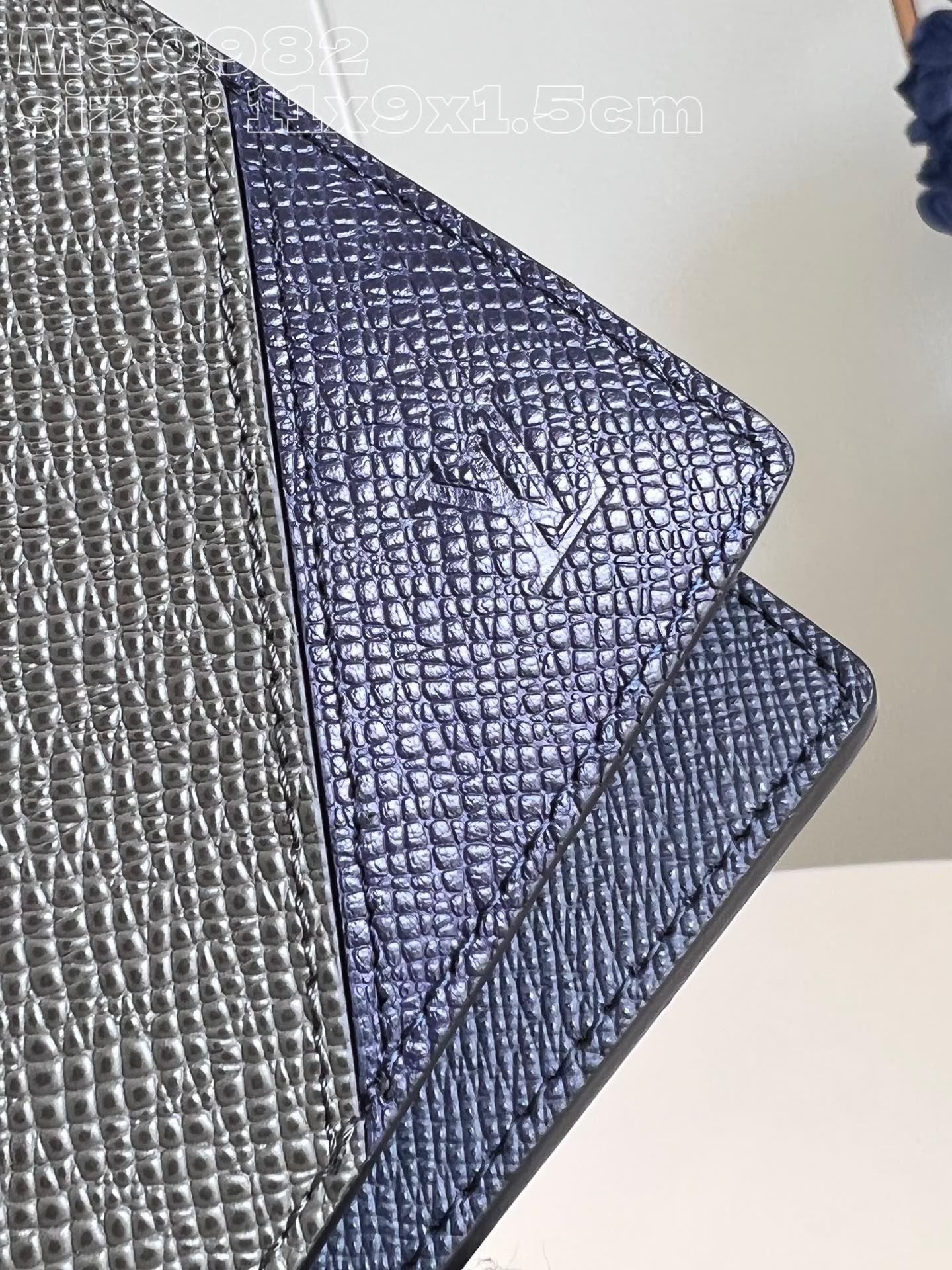 Louis Vuitton M30982 Dark blue Multiple wallet in Taga cowhide leather is a minimalist design with