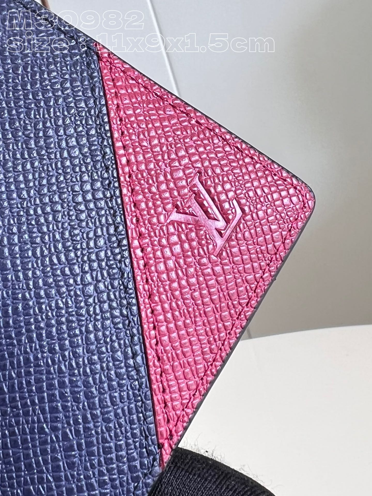 Louis Vuitton M30982 Date Multiple wallet in Taga cowhide leather is a minimalist design