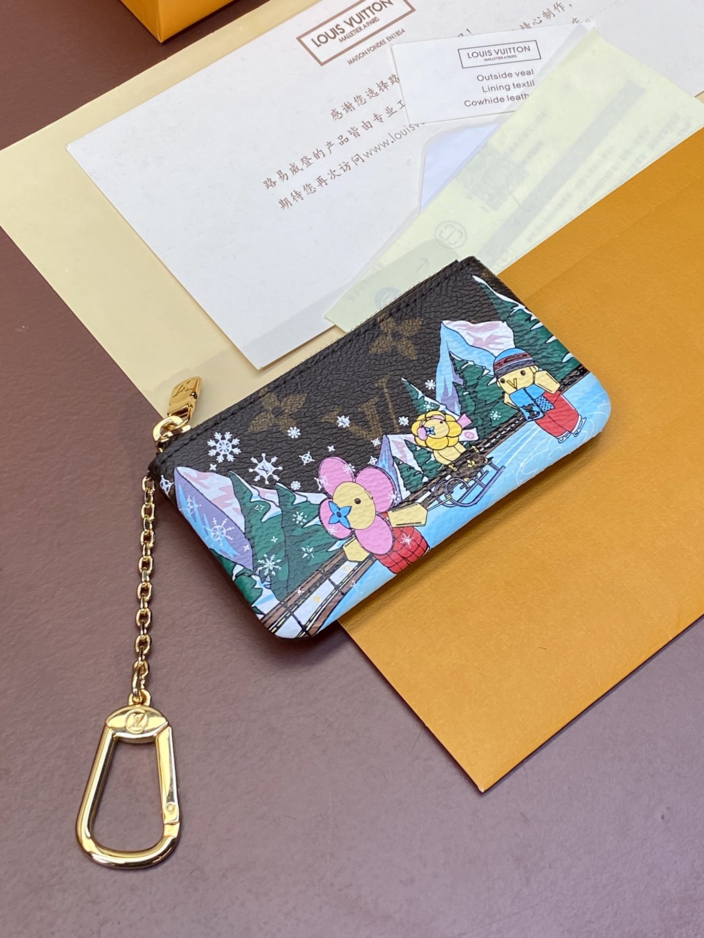 Louis Vuitton Christmas model M82620 Old Flower! Reminiscent of a sunny beach day