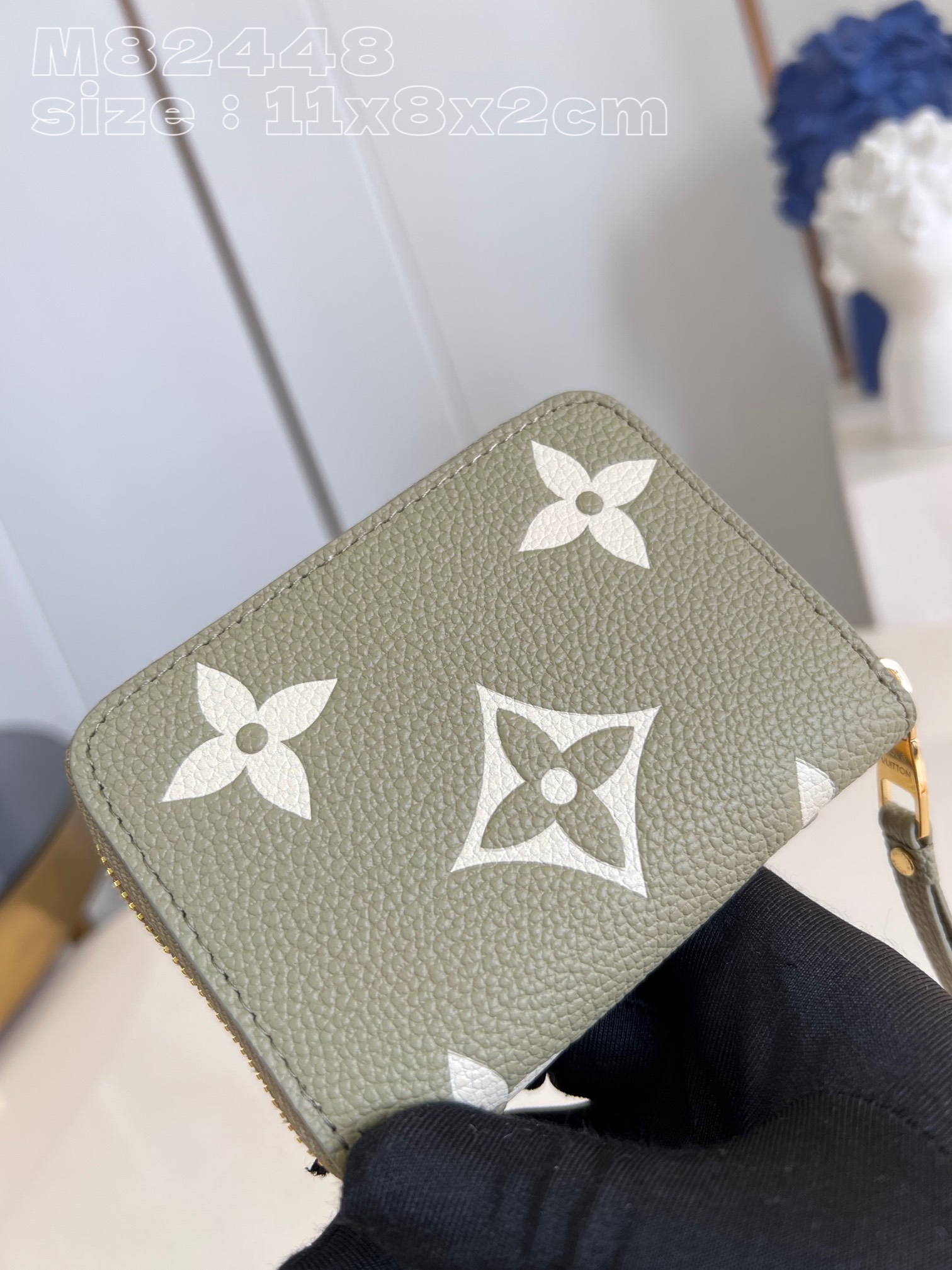 Louis Vuitton M82448 green ZIPPY bag in Monogram Empreinte grained leather with Monogram pattern in