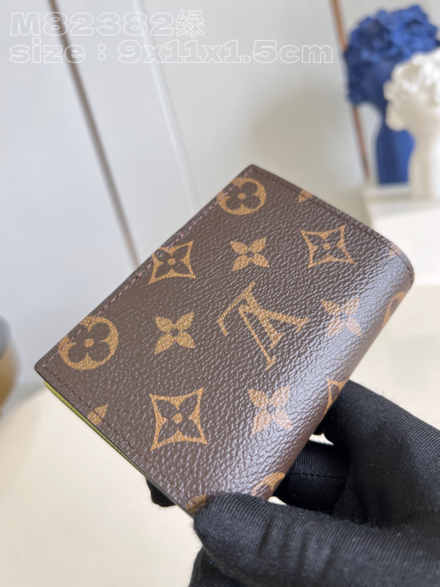 Louis Vuitton M82382 Green Portefeuille Lisa is made of Monogram canvas and lined