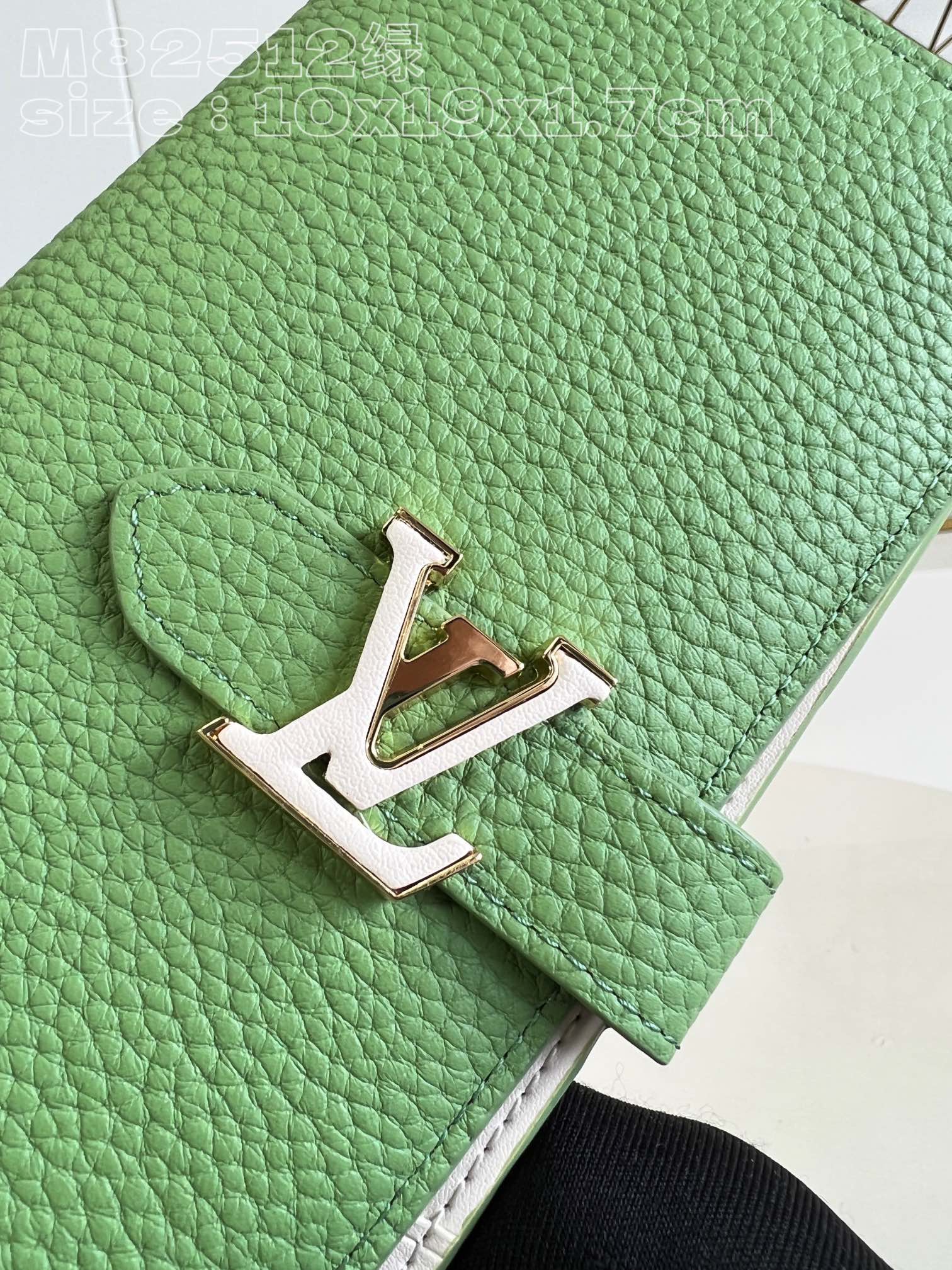 Louis Vuitton M82512 Green LV Vertical wallet in supple grained Taurillon leather