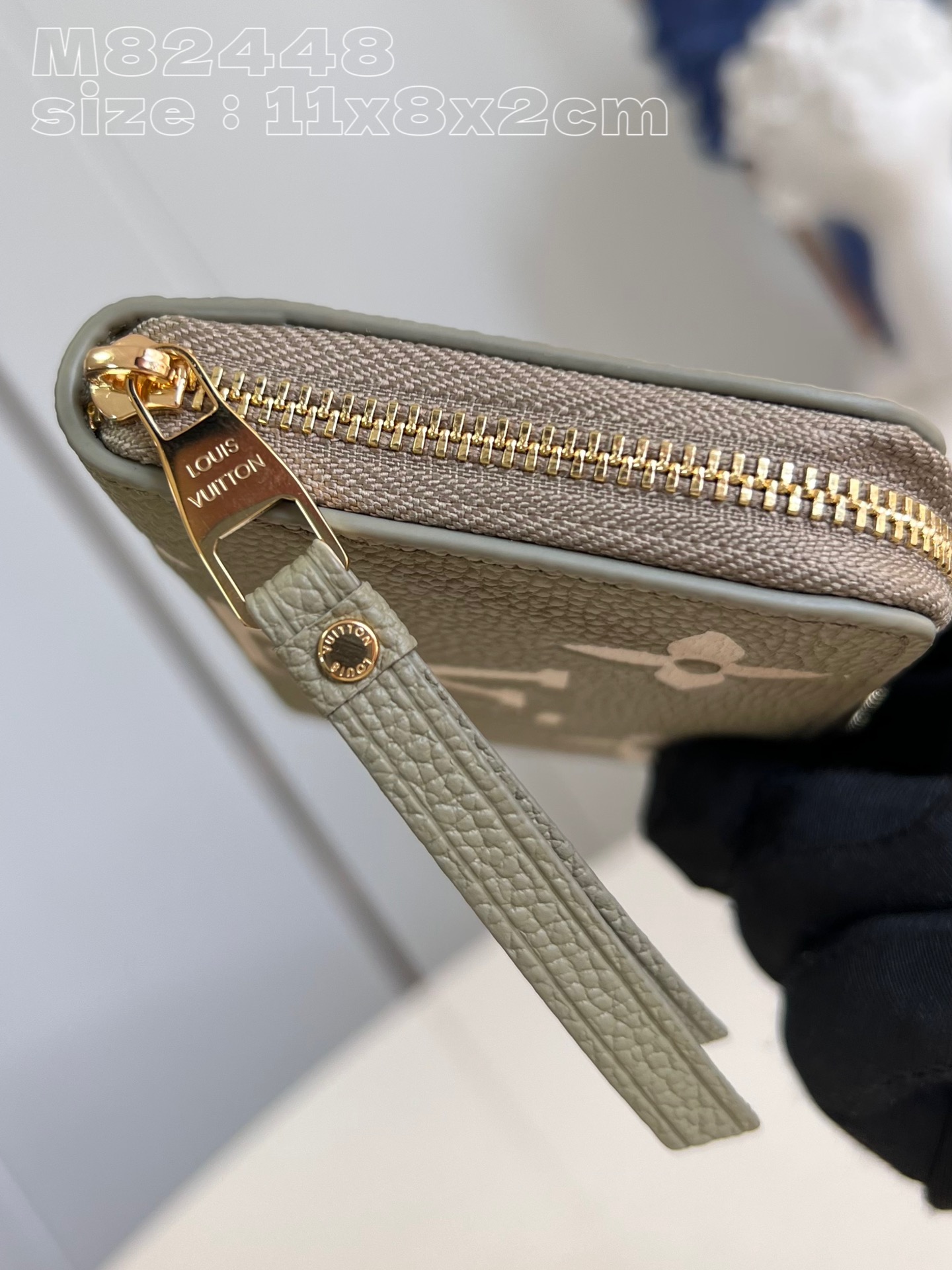 Louis Vuitton M82448 green ZIPPY bag in Monogram Empreinte grained leather with Monogram pattern in